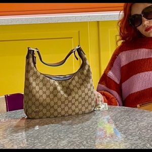 AUTHENTIC Gucci Shelly line GG pattern shoulder bag.